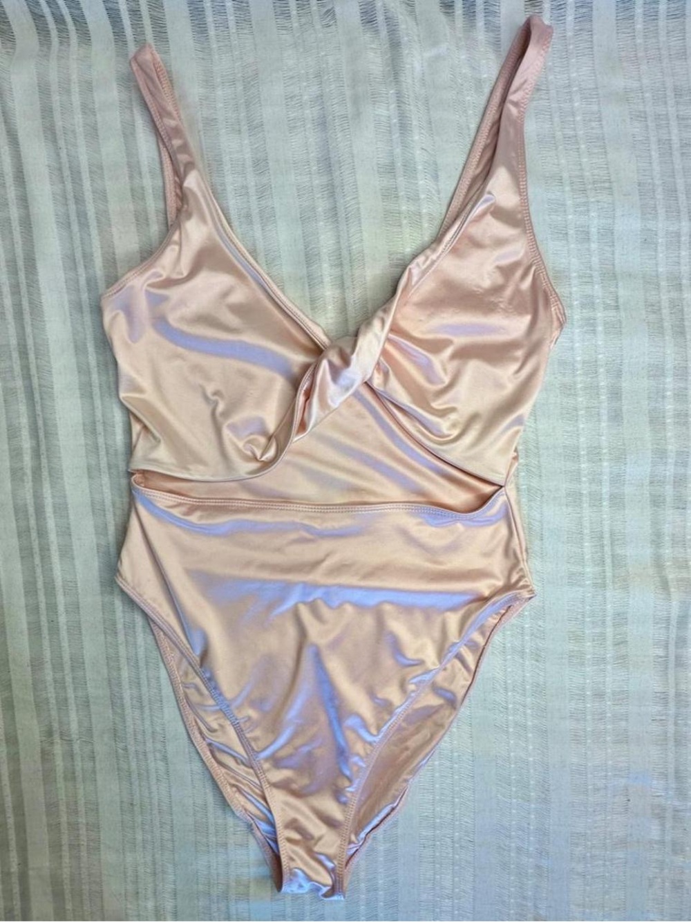 Good American Bubble Pink Front Twist Cutout One Piece Swimsuit - Picture 5 of 12